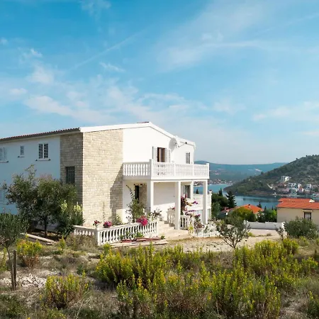 Suzi-1 By Interhome Apartamento